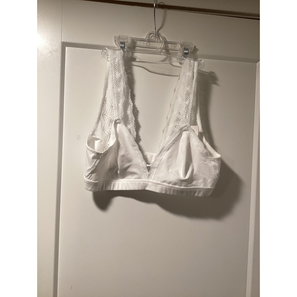b.tempt'd by Wacoal Lace Kiss Bralette White Wireless V-Neck 910214 Large